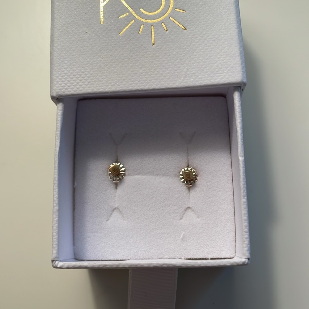 Katharine Jane Jewelry Cubito Sterling Silver Stud Earrings. NWB.